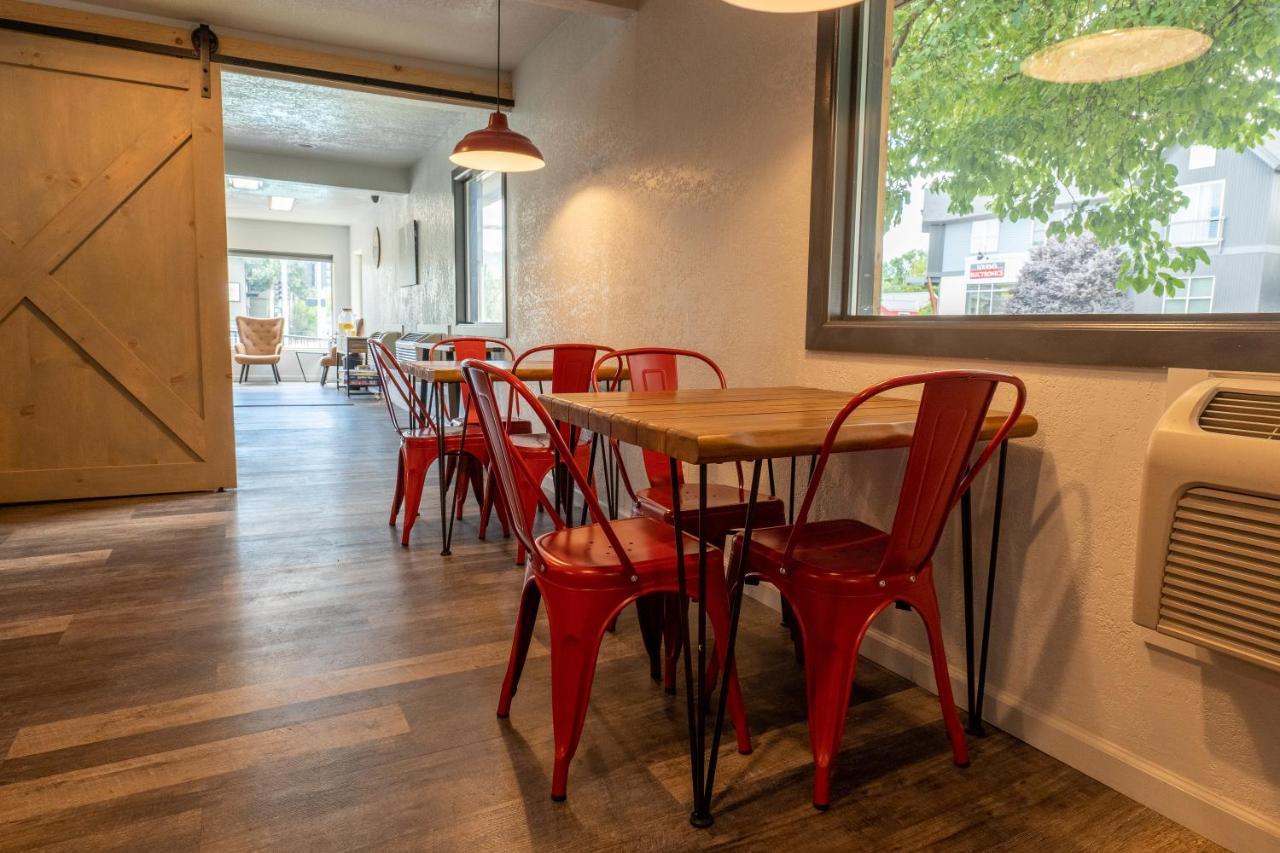 The Junction Hotel And Hostel ドゥランゴ エクステリア 写真